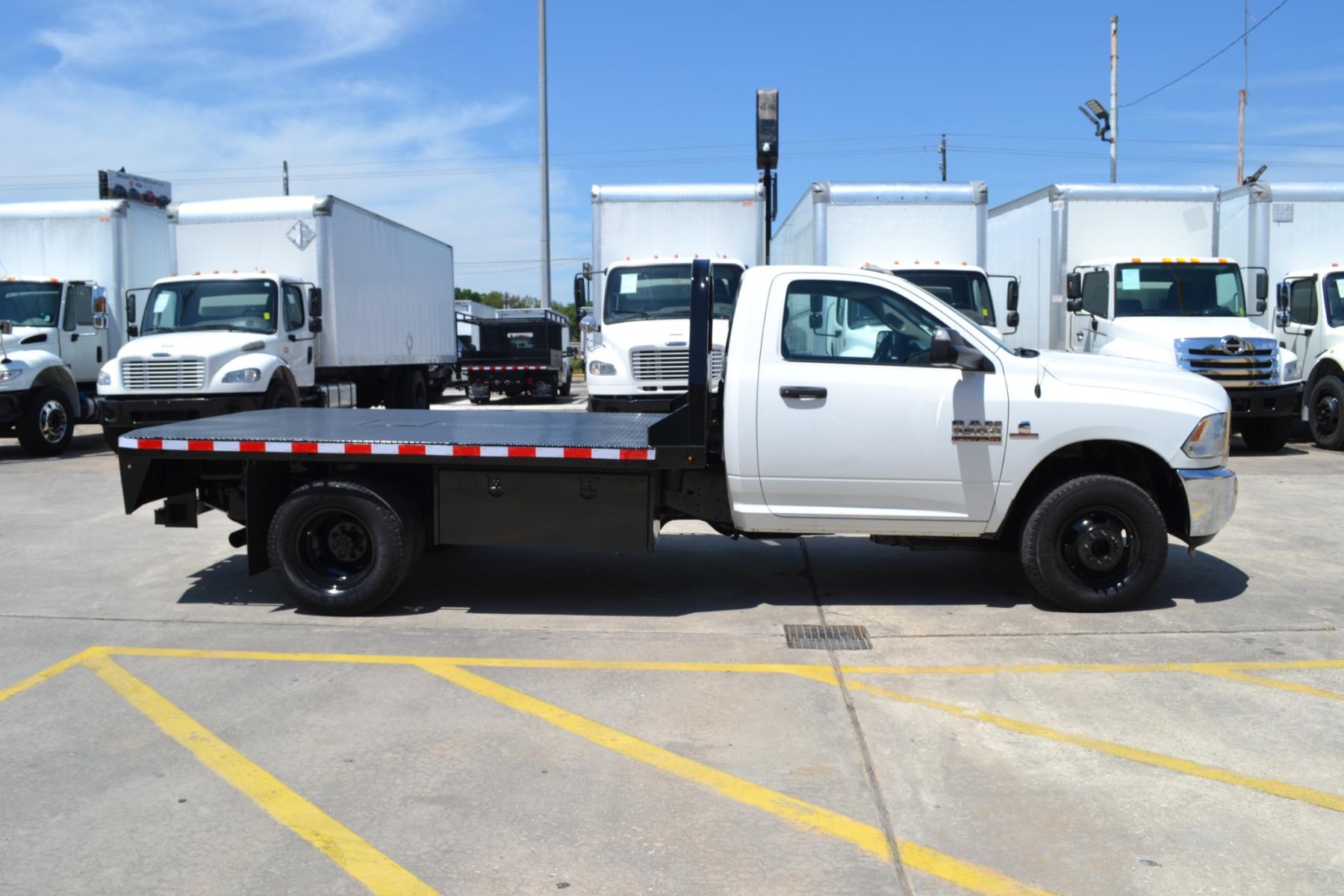 2018 WHITE /GRAY RAM 3500 with an CUMMINS 6.7L TURBO DIESEL engine, AISIN A465 6SPD AUTOMATIC transmission, located at 9172 North Fwy, Houston, TX, 77037, (713) 910-6868, 29.887470, -95.411903 - 14,000LB GVWR, 11FT FLATBED, 98" WIDE, 2 X TOOLBOXES, GOOSENECK/BUMPER PULL HITCH, 4X4, POWER WINDOWS, LOCKS, & MIRRORS, COLD A/C , CRUISE CONTROL - Photo #3
